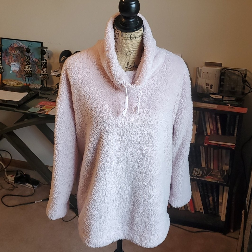 Old Navy light pink sherpa pullover size Medium